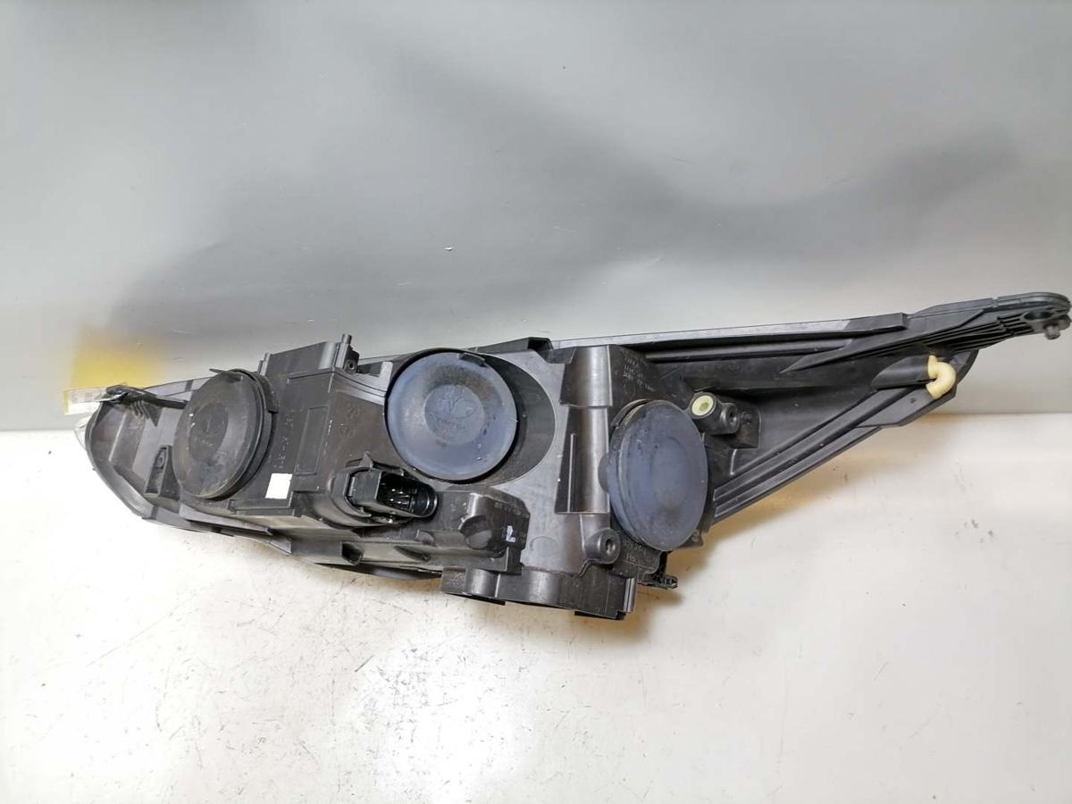 Ford Focus 3 original Scheinwerfer vorn rechts Halogen Facelift Bj.2018